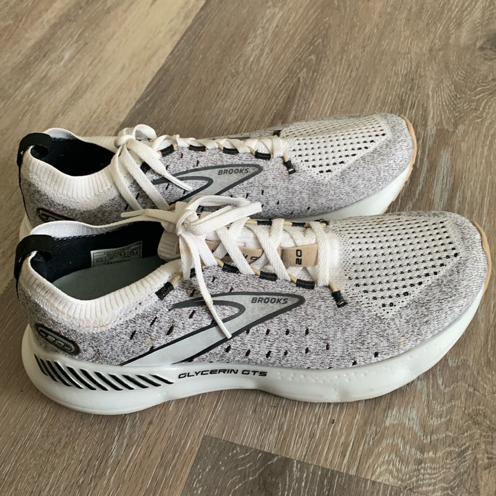 Brooks stealthfit women’s 8.5B